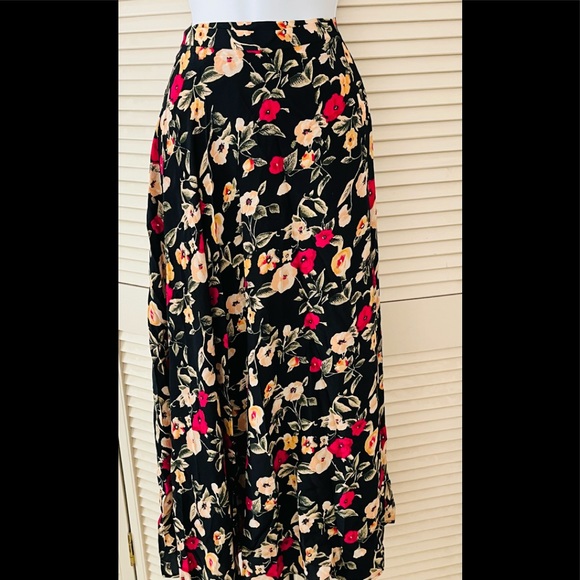 Fuda washable silk wrap skirt 36” long black w/ bright flowers (M) waist adjusts - Picture 4 of 5